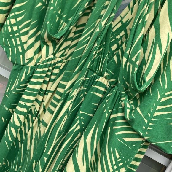 Green Leaf Print Dress - Picture 4 of 13